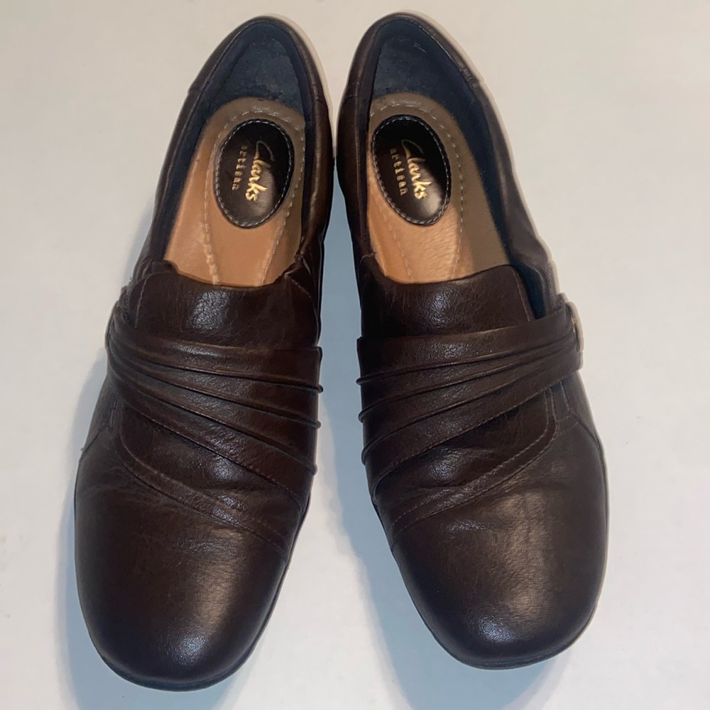 Clarks Artesian brown leather slip on shoes size 11 M